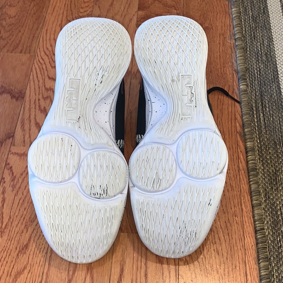 Lebron basketball shoes - Picture 5 of 8